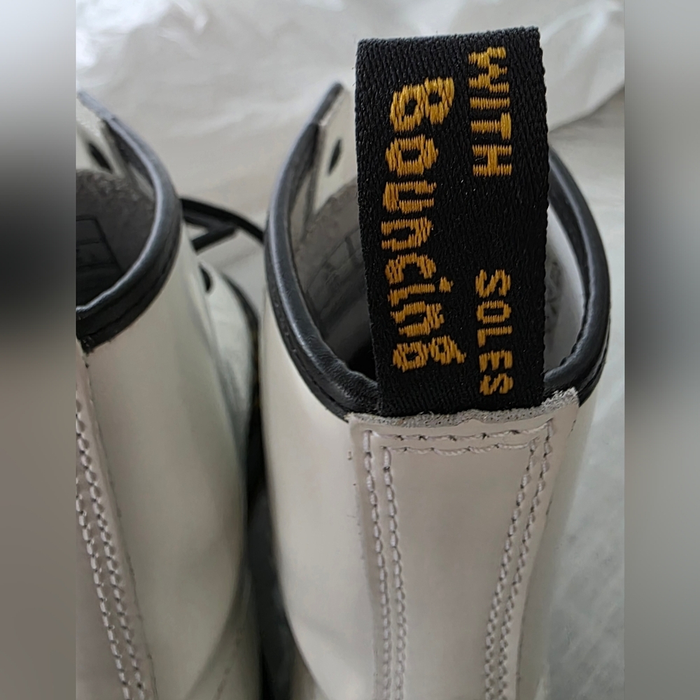 White Lace-Up Boots Dr. Martens Air Wair AW004 Size 7 - Picture 10 of 11
